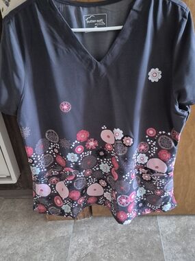 SCRUB TOP LIKE NEW Butter Soft Charcoal VNeck Scrub Top with Pink & Blue Flowers